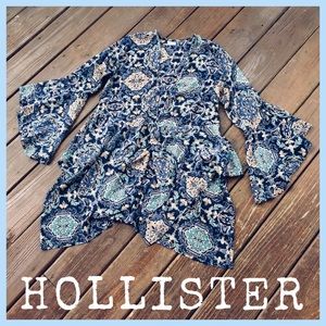 HOLLISTER Blue Floral Kimono